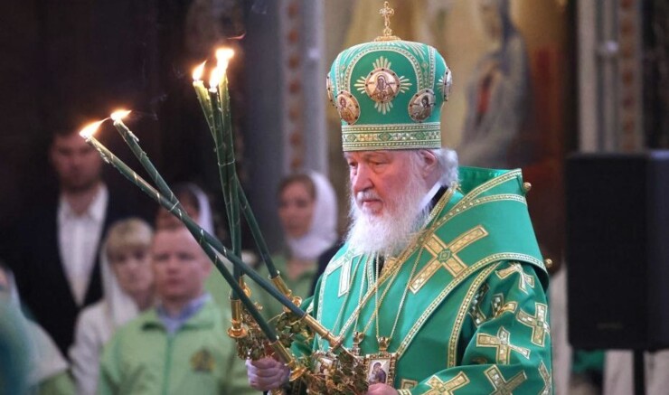 Patriarken Kirill med lange fakler