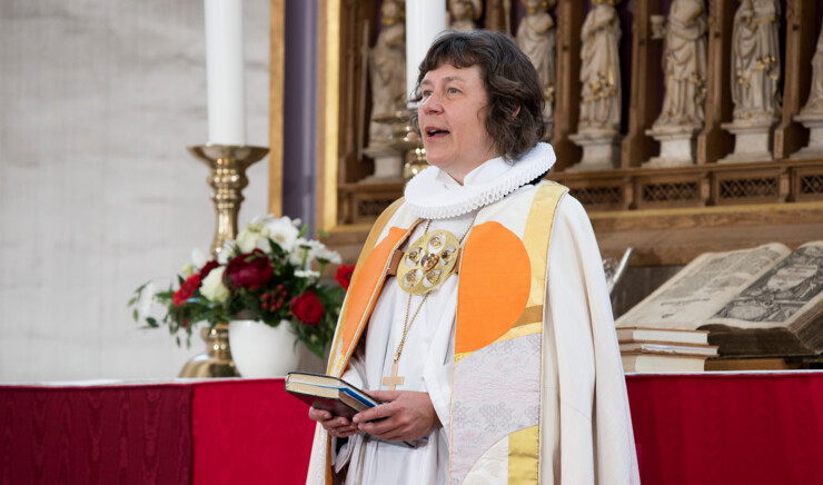 Biskop Marianne Christiansen der holder gudstjeneste