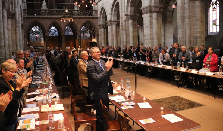 Stående klapsalver ved generalforsamlingen